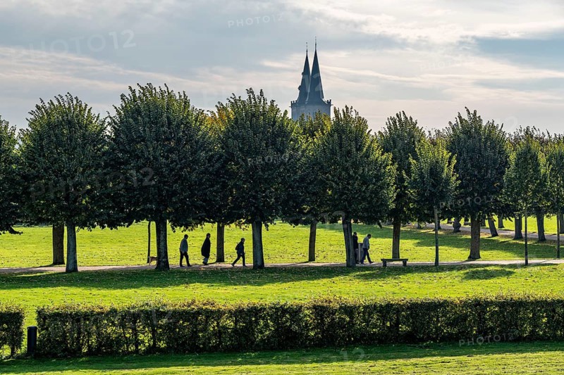 Xanten Archaeological Park, open-air museum on the site of the former Roman city of Colonia Ulpia Traiana, tree-lined avenues show the former course of the road, Xanten Cathedral, North Rhine-Westphalia, Germany