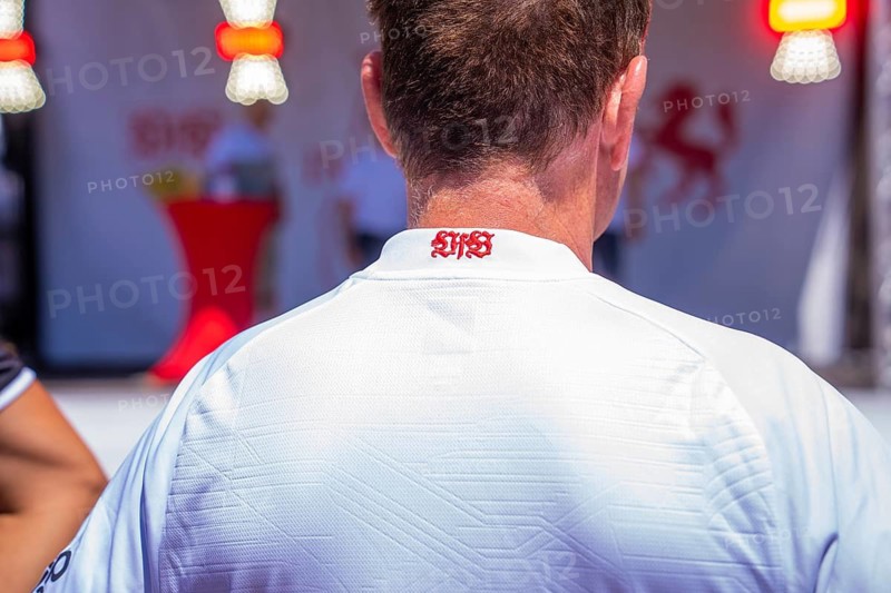 Back view of a man wearing a white shirt with a sporty and elegant touch, red lettering in the center, VFB im Ländle Tour, Sindelfingen, Böblingen district, Germany