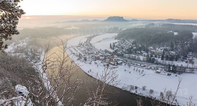 View from the Bastei into the Elbe valley with the spa town of Rathen and table mountains such as the Lilienstein and Königstein Fortress, snow, Saxon Switzerland, Saxony, Germany