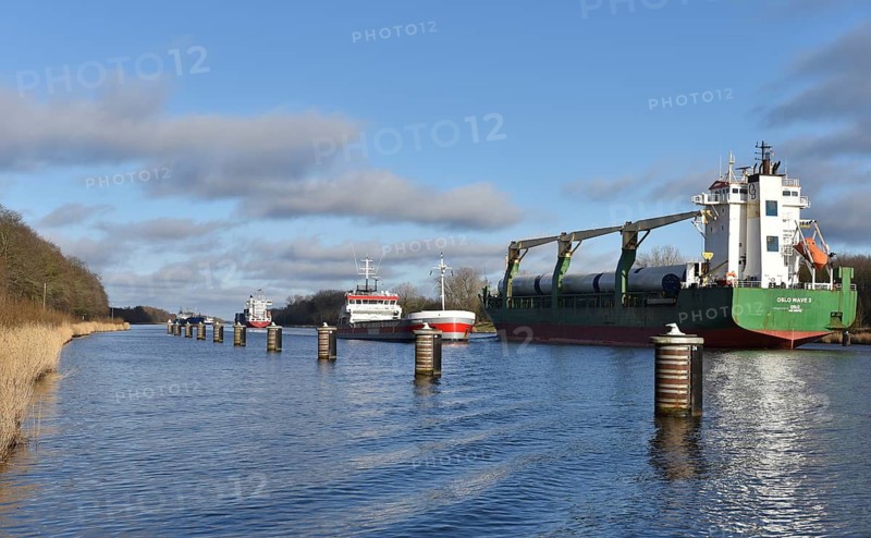 Ships, cargo ships, container ship meet in a siding in the Kiel Canal, Kiel Canal, Schleswig-Holstein, Germany
