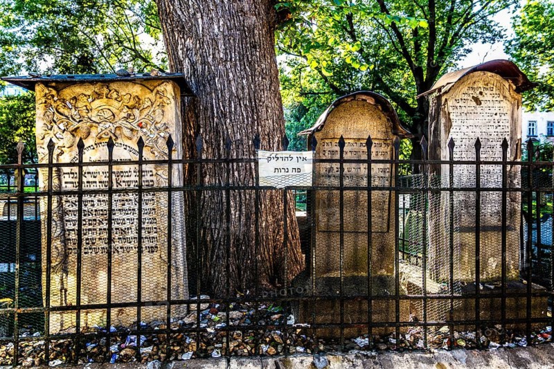 Remuh Cemetery, 1551, Remuh Synagogue, 1553, one of two synagogues still in use today, Kazimierz Jewish Quarter, historically significant district that has developed into an important center of Jewish culture since the 14th century, Krakow, Poland
