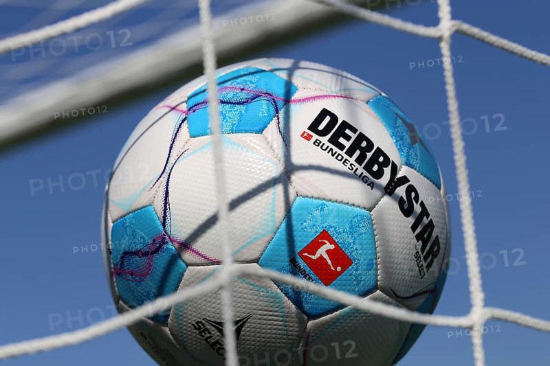 Symbolic image of the 2024/25 Bundesliga: close-up of the DERBYSTAR match ball