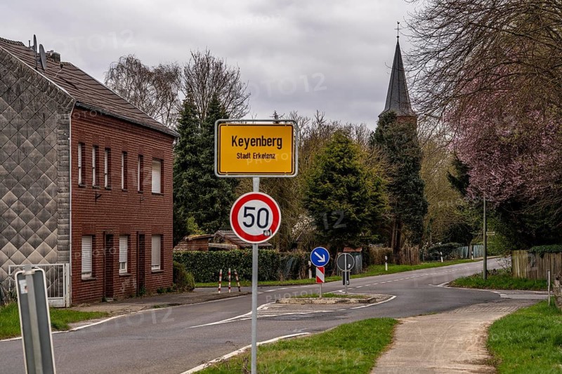 The village of Keyenberg at the Garzweiler II open-cast lignite mining area, the original village was to be dredged, but now remains due to the lignite phase-out in 2030, the former residents now live around 6 kilometres away in the district of Erkelenz, in Keyenberg-Neu, North Rhine-Westphalia, Germany