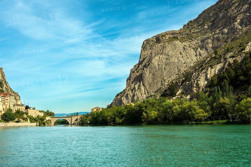 Sisteron. The citadel facing the Baume rock overlooking the river Durance, Alpes-de-Haute-Provence. Provence-Alpes-Côte d'Azur. FranceSisteron. France