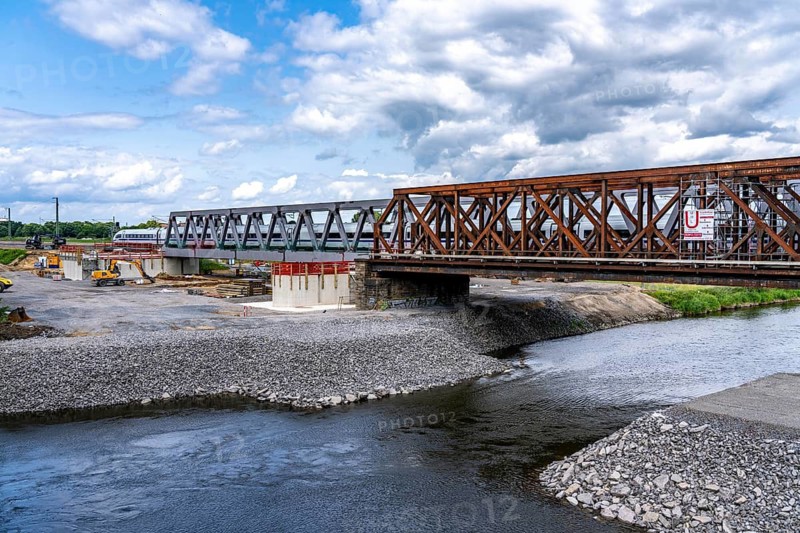 Reconstruction, extension of the Emmerich-Oberhausen railway line, three tracks, including 47 new or adapted bridges, here the new construction of railway bridges over the Lippe near Wesel, at the moment only 1 track in operation, ICE runs towards the Netherlands, the old bridges are replaced by new ones, extension of the Dutch Betuwe line from the port of Rotterdam, part of the European freight transport corridor Rotterdam-Genoa, 1300 KM long, Wesel, North Rhine-Westphalia, Germany