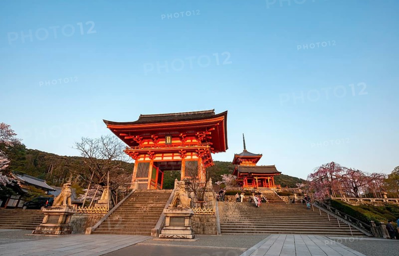 Niomon and Nishimon gates at the entrance of Kiyomizu-dera Temple, in the evening light, Buddhist temple complex, Higashiyama, Kyoto