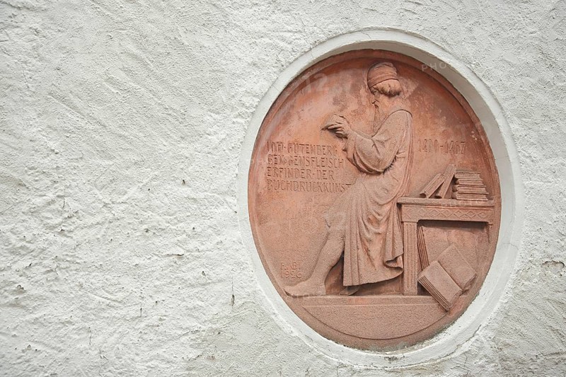 Monument and relief of Johannes Gutenberg printing, books, historic Grandpierre printing house, red medallion, Idstein, Taunus, Hesse, Germany