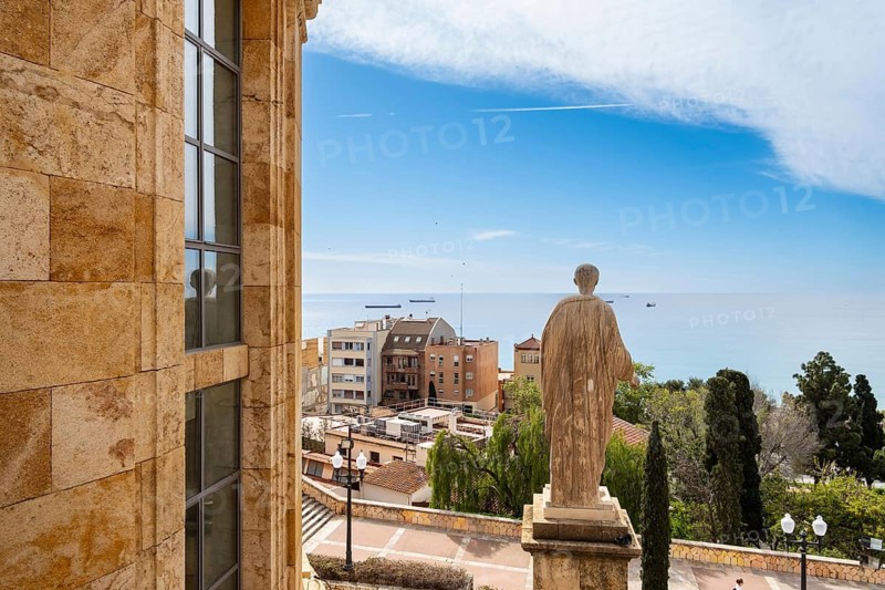 Sculpture Escultura a Octavi Cèsar August at Plaça del Rei in Tarragona, Spain