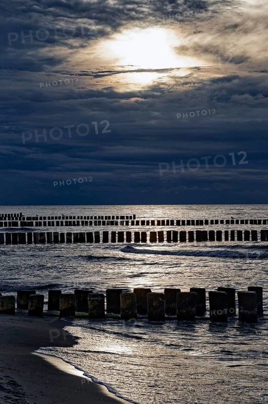 Sunset on the Baltic Sea beach, Ahrenshoop beach in the evening light with clouds, evening mood, Baltic seaside resort Ahrenshoop, Fischland-Darß-Zingst peninsula, Baltic Sea, Mecklenburg-Western Pomerania, Germany