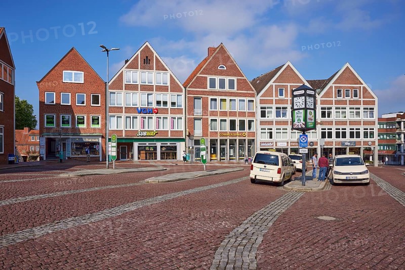 Branch of Subway, Commerzbank, bus platforms and taxi rank at Pferdemarkt in Stade, Hanseatic city, district of Stade, Lower Saxony, Germany
