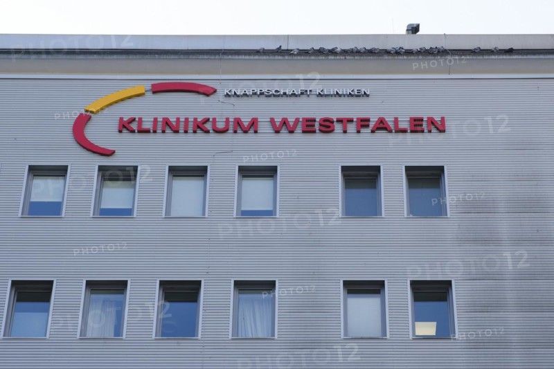 Façade with lettering and logo, Knappschaft Kliniken, Klinikum Westfalen, Dortmund, Ruhr area, North Rhine-Westphalia, Germany