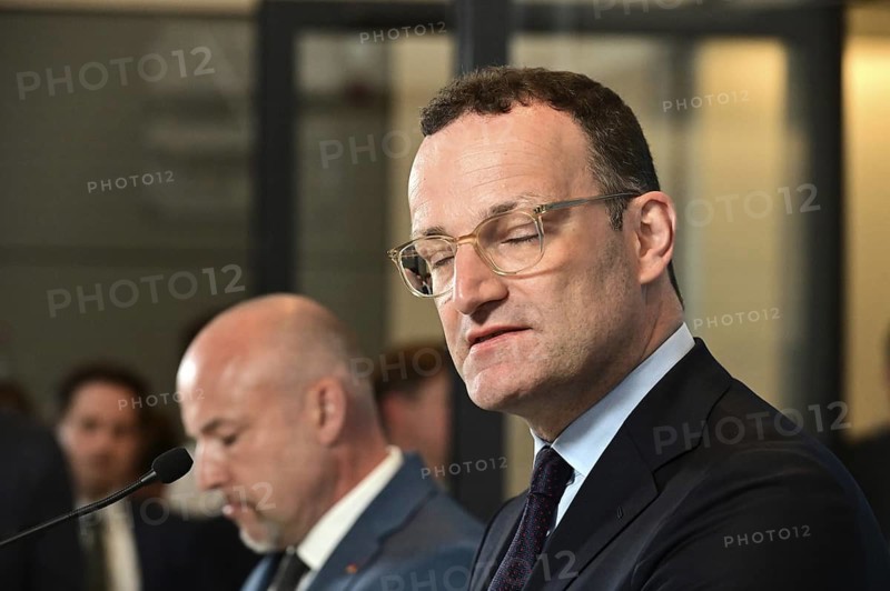 On the right, the chairman of the CDU/CSU parliamentary group, Jens Spahn (CDU), and his deputy Alexander Hoffmann (CSU) at the weekly press statement in front of the parliamentary group meeting room in the Reichstag. This time it was about the expert opinion on the purchase of masks, among other things