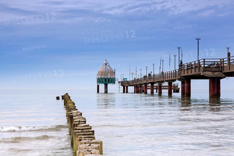 Submarining dive gondola and Zingst pleasure pier, Seebrücke, Fischland-Darß-Zingst peninsula along the Baltic Sea, Mecklenburg-Vorpommern, Germany