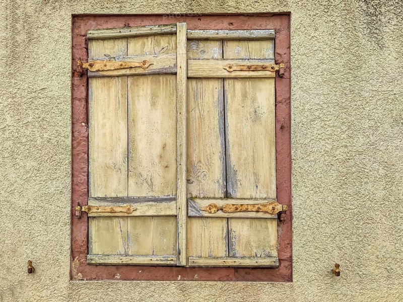 Yellow house wall, window with closed yellow shutters, Rhodt unter Rietburg, German or Southern Wine Route, Southern Palatinate, Palatinate, Rhineland-Palatinate, Germany