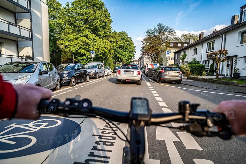 Cycling in the city, city centre road, cycle lane, two-wheeled traffic has priority, 30 km/h zone, cyclists' perspective, Essen, North Rhine-Westphalia, Germany