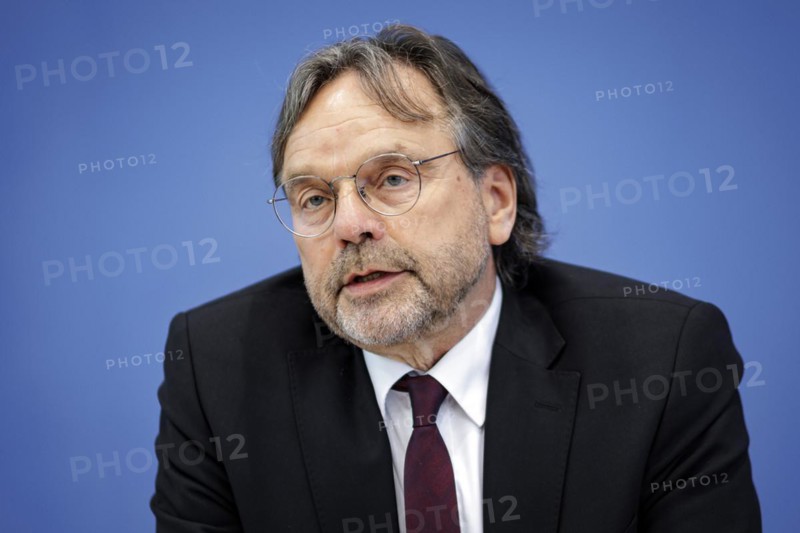 Michael Groß, Chairman of the Executive Board of the AWO Federal Association, spoke at a press conference on the topic of Averting cuts, securing future investments: In favour of a change of course in financial and budgetary policy at the Federal Press Conference. Berlin, 11.04.2024