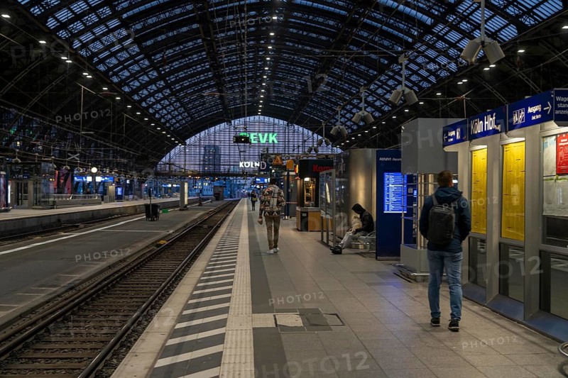 3-day strike by the railway union GDL, only very few local and long-distance trains run, empty Cologne Central Station, which is otherwise full of travellers and trains at rush hour, Cologne, North Rhine-Westphalia, Germany