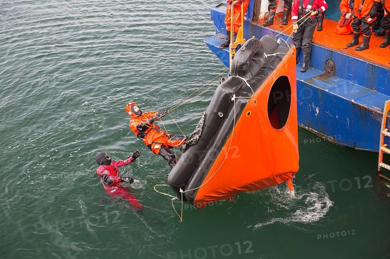 Slysavarnarfélagið Landsbjörg, Icelandic Association for Search and Rescue (ICE-SAR, rescue training in Reykjavík, Maritime Safety and Survival Training Centre (MSSTC), Training on liferaft handling