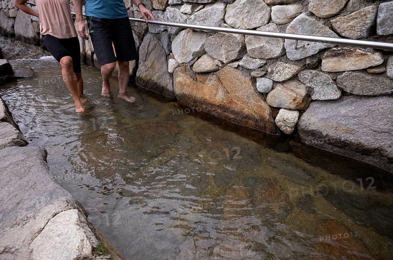 Treading water, Kneipp, Kneipp cure, two hikers kneipp on the Schenner Waalweg, Neuwaal, stream, long exposure, Schenna, Scena, South Tyrol, Autonomous Province of Bolzano, Italy