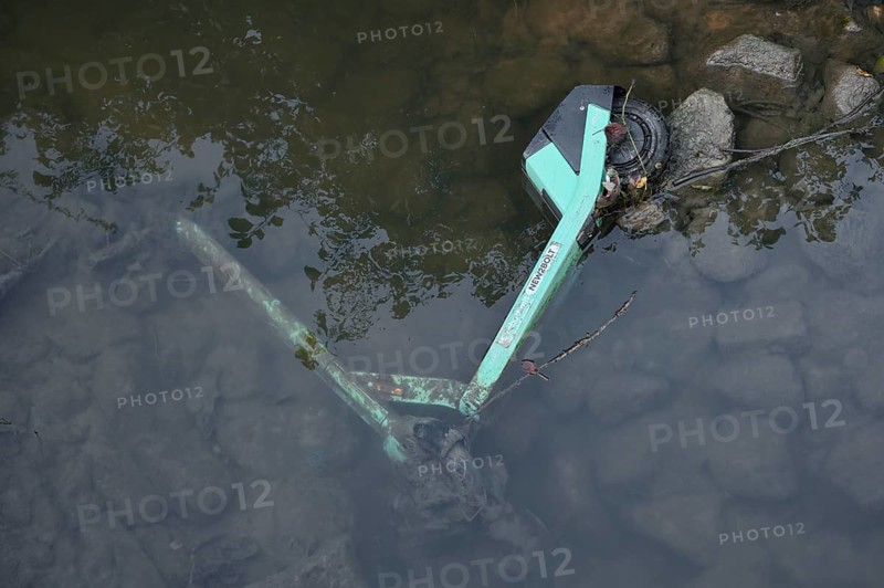 Electric scooter lying in a stream, environmental pollution, Hamm, North Rhine-Westphalia, Germany