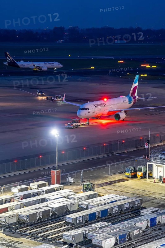 Düsseldorf Airport, aircraft on the apron and at Terminal A, warehouse for unit load devices, ULD, freight containers, baggage containers, North Rhine-Westphalia, Germany