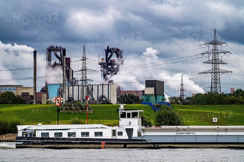 Thyssenkrupp Steel steelworks in Duisburg-Bruckhausen, blast furnaces 8 and 9, cargo ship on the Rhine, Duisburg, North Rhine-Westphalia, Germany