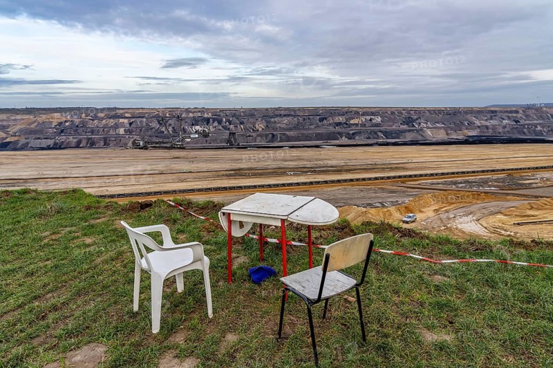 Edge of the Garzweiler II open-cast lignite mine, at the village of Lützerath, the last village to be excavated, North Rhine-Westphalia, Germany