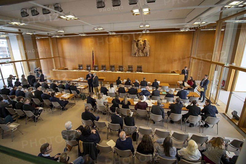 The courtroom of the Federal Constitutional Court in Karlsruhe in front of the hearing Age limit for notaries