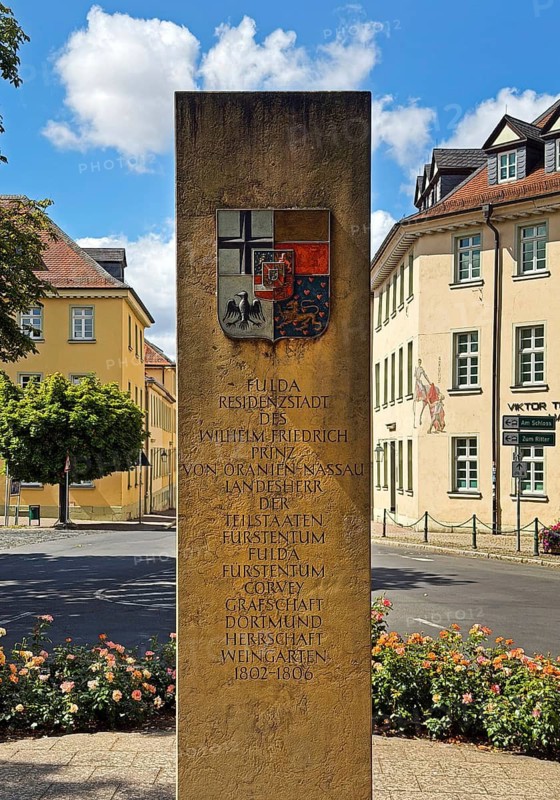 Memorial column with the memory of the residence of Wilhelm Friedrich Prince of Orange-Nassau, Baroque Quarter, Fulda, East Hesse, Germany