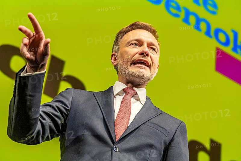 Traditional Epiphany 2025 meeting of the FDP party. The party event is also the start of the election campaign for the 2025 federal elections. Christian Lindner, portrait, MP, Federal Chairman of the FDP, in front of the large poster with the inscription Alles lässt sich ändern. Stuttgart Opera House. Baden-Württemberg, Germany