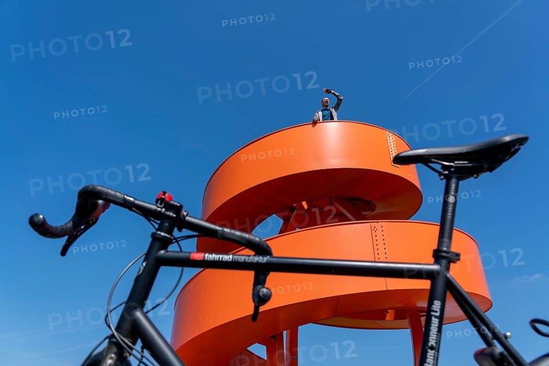 Halde Franz, Haldenzeichen, cycling in the Ruhr area, Halde Franz, Haldenzeichen, orange, snail shell-shaped observation tower, Hamm, North Rhine-Westphalia, Germany