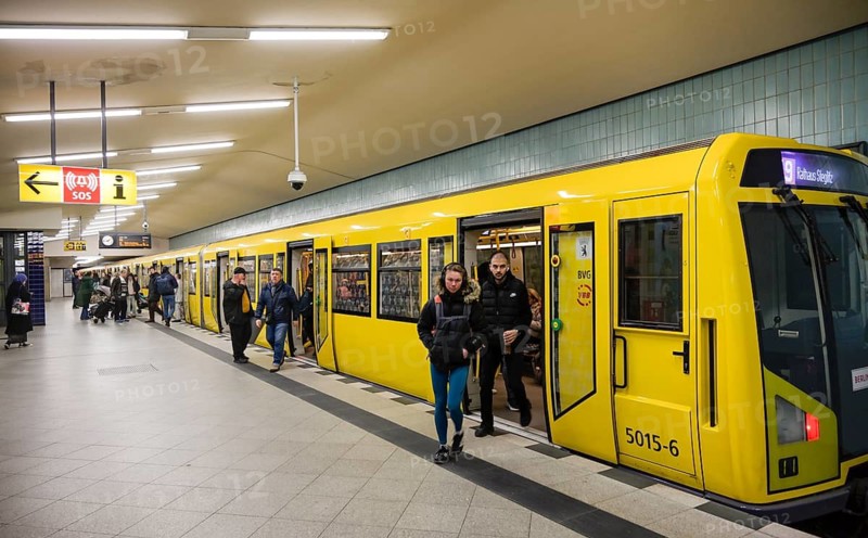 Train, U9, Turmstraße underground station, Moabit, Mitte, Berlin, Germany