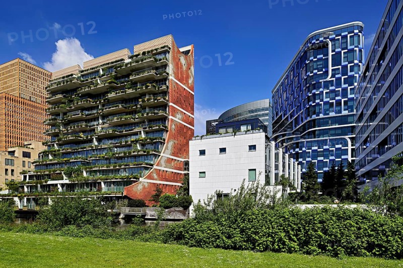 Left residential building The George, architects dok, right office building NautaDutilh by architects UN studio, Zuidas financial district, Amsterdam, North Holland, Netherlands