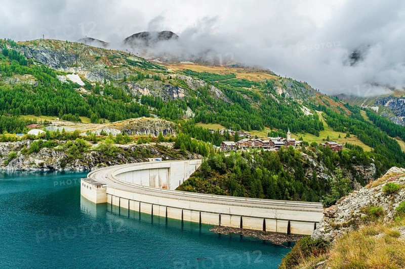 France, Alpes, region Auvergne-Rhône-Alpes, Grajische Alps, Departement Savoie, dam wall at Lac de Tignes, road to pass Col de I'Iseran, travel landscape nature