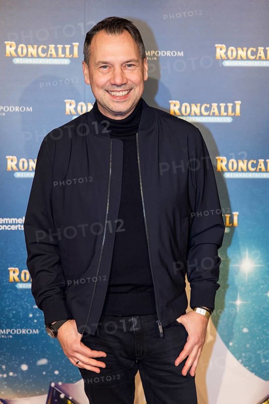 Sebastian Fitzek at the premiere of the 20th Original Roncalli Christmas Circus in Berlin's Tempodrom on 20 December 2024