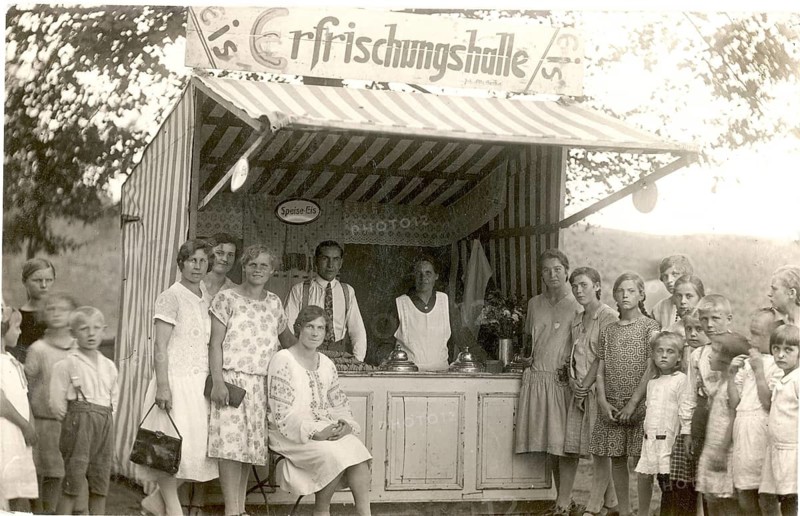 Refreshment hall, kiosk, sales stand, shop, profession, twenties, village, poverty, tourist area, girls, woman, children, people standing in front of a refreshment stand in a rural area, around 1930
