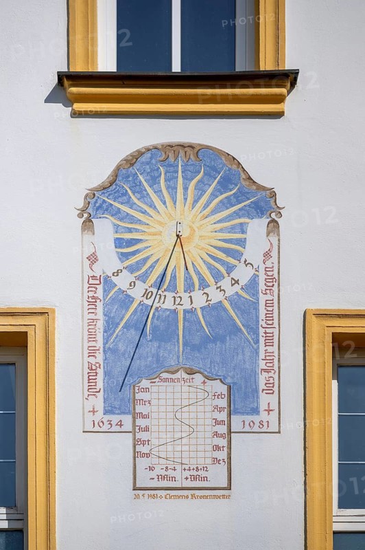Sundial on an outbuilding from 1722, Allersberg, Middle Franconia, Bavaria, Germany