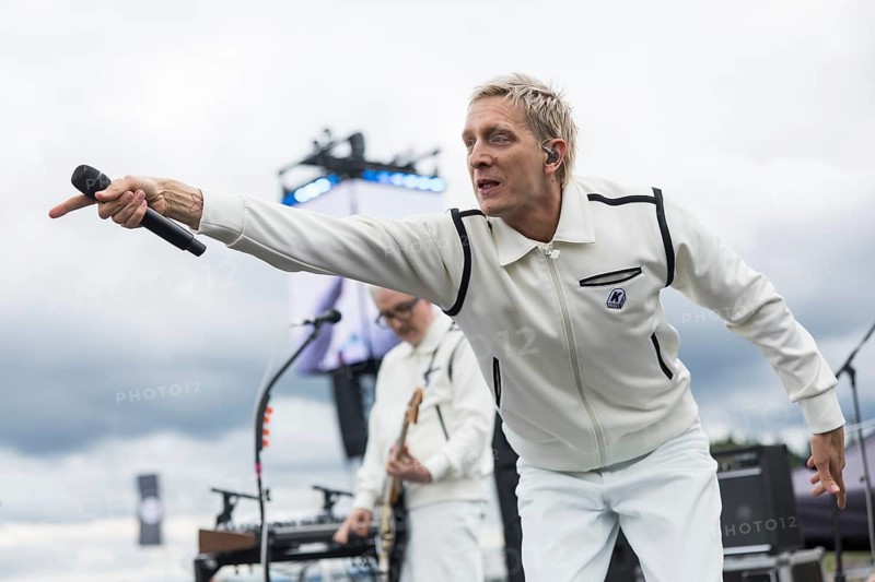 Felix Brummer (Felix Kummer), singer of Kraftklub at a secret gig of the band at the Rock am Ring Festival on Saturday, Nürburgring race track race track, 07.06.2025