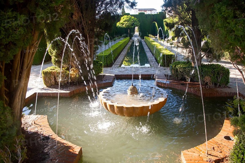 Water fountains, Lower Generalife palace gardens, Alhambra, Granada, Spain
