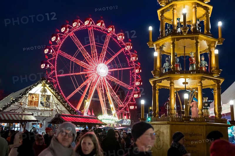 Ferris wheel behind a Christmas pyramid at the Christmas market on Alexanderplatz, Berlin, 21.12.2024