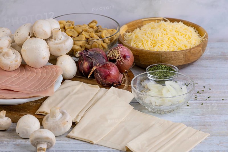 Cooking preparations with mushrooms, grated cheese, onion, ham and puff pastry