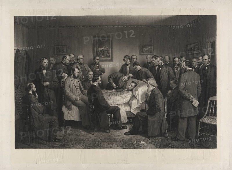 Death scene of US President Abraham Lincoln on April 15, 1865, showing the dying president with his family, cabinet members and doctors, American history, authentic, digitally restored reproduction in high resolution from a 19th-century model, exact date of presentation unknown, historical