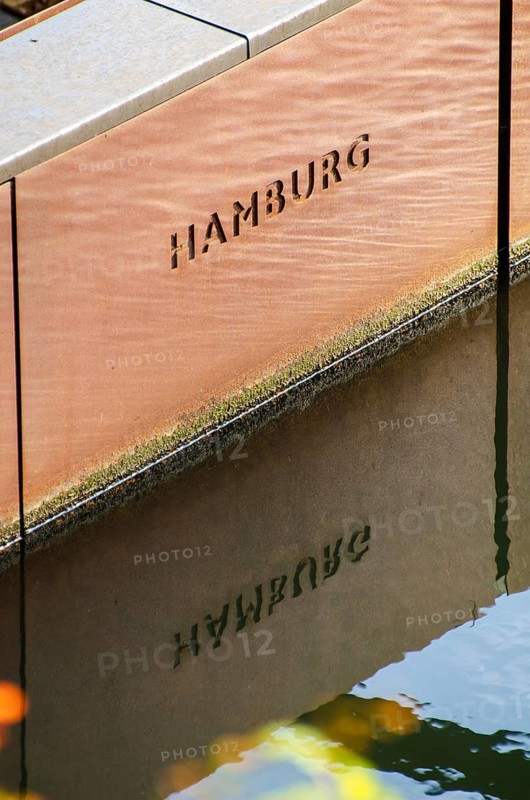 Hamburg, lettering, water, water mirror, reflection