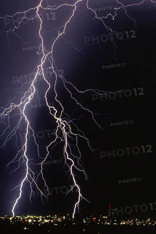 Thunderstorm over the City, 2002 (Reproduction permitted only upon payment of a fee, with attribution and a specimen copy to Matthias Stolt, Geibelstr. 46a, 22303 Hamburg, Tel. 040/66904935, Email: m-stolt@t-online.de Tax No. 71/380/19211 VAT No. DE227569097 Bank details: Hamburger Sparkasse Sort code 200 505 50 Account no. 1210/473904 IBAN DE 75 2005 0550 1210 473904 BIC HASPDEHH) (#0, 26, 121#)