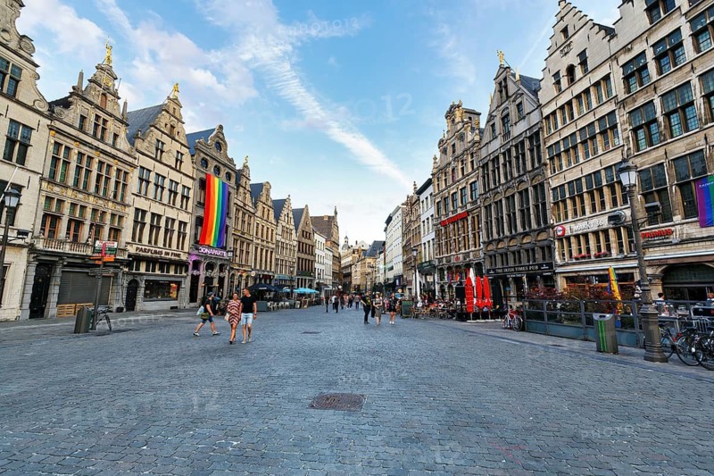 Grote Markt, passers-by, Antwerp, Flanders, Belgium