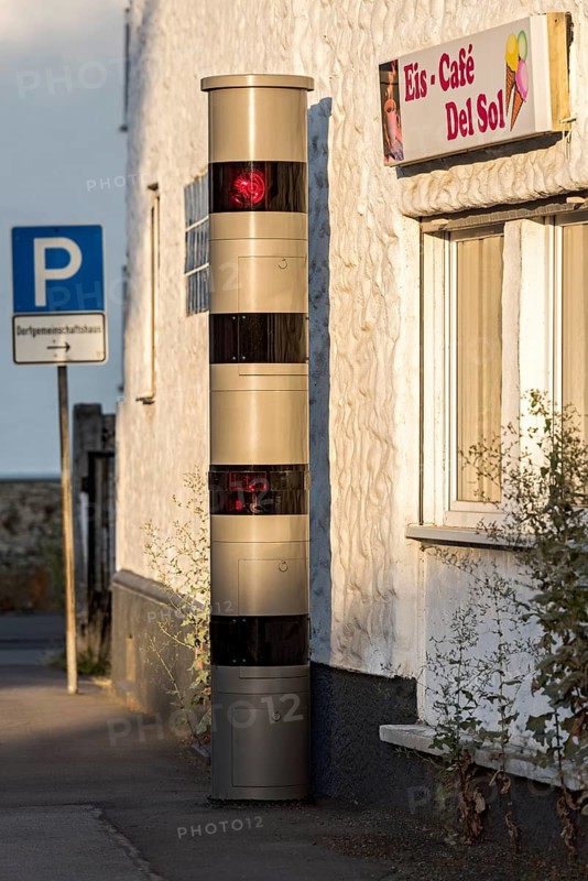 Speed camera column, column with laser measurement for both directions, speed control in road traffic, speed camera, radar, camera, ice cream café, evening light, Esch, Walderms, Rheingau Taunus district, Hesse, Germany