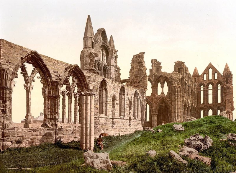 Whitby Abbey, Abtei Whitby, ein ehemaliger Kloster in Whitby, einer historischen Hafenstadt an der Nordseeküste der Grafschaft Yorkshire in England, um 1890, Historic, digitally restored reproduction from a 19th century original, a former monastery in Whitby, a historic harbour town on the North Sea coast of the county of Yorkshire in England, c. 1890, Historic, digitally restored reproduction from a 19th century original