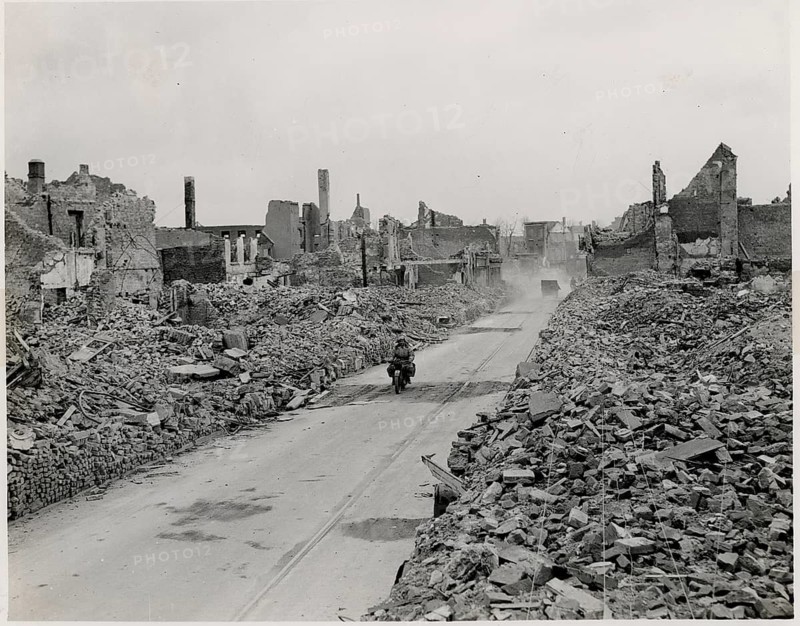 Emmerich, ruins, destroyed city, rubble desert, end of war, Second World War, A motorcyclist drives through a destroyed city with ruins and rubble, November 1944