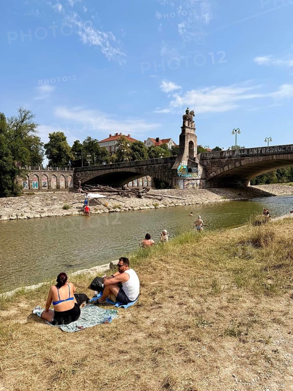 People bathing in the city, heat wave in summer, urban bathing in the river Isar, Munich, Germany