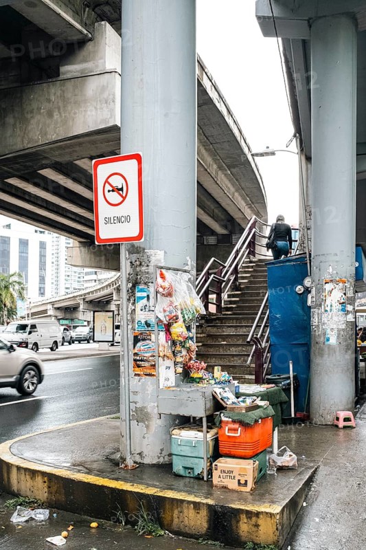 Street vendor, Av. Vasco Nuñez de Balboa, Panama City, Panama